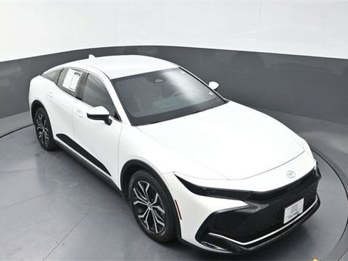 Used 2024 Toyota Crown XLE image 9