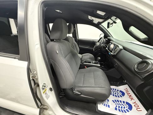 Used 2017 Toyota Tacoma TRD Off-Road image 23