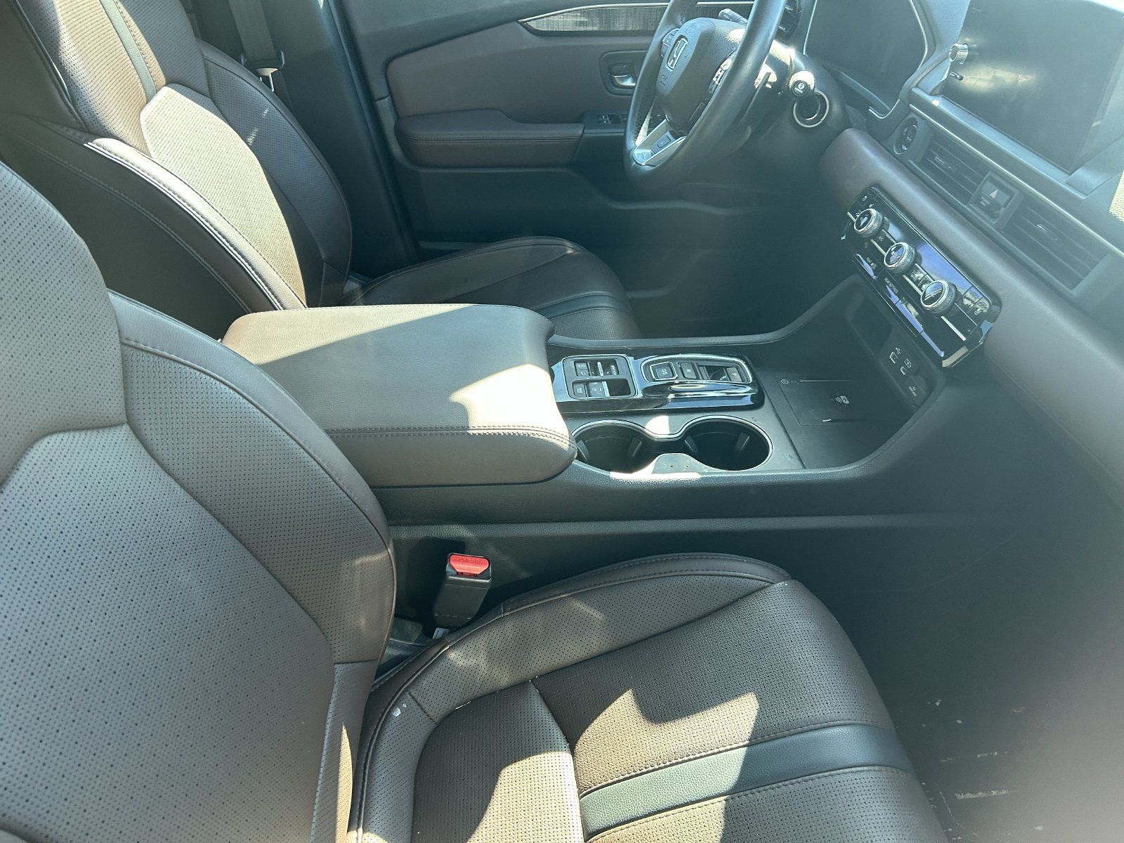 Used 2025 Honda Pilot Elite image 9