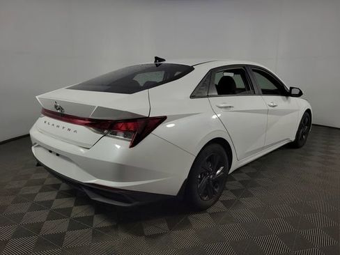 Used 2021 Hyundai Elantra SEL w/ Convenience Package FWD image 9