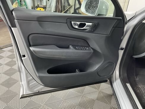 Used 2022 Volvo XC60 B5 Momentum image 15