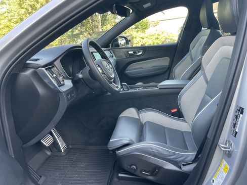 Used 2022 Volvo XC60 B5 R-Design image 44