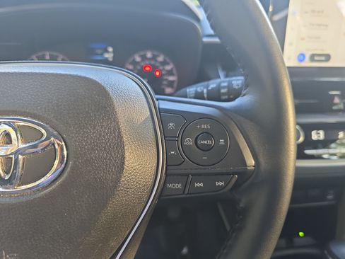 Used 2024 Toyota Corolla Cross LE FWD image 17