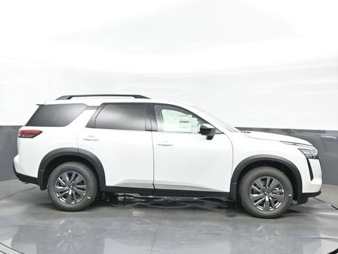 New 2026 Nissan Pathfinder SV w/ SV Premium Package FWD image 7