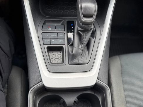 Used 2021 Toyota RAV4 LE image 24