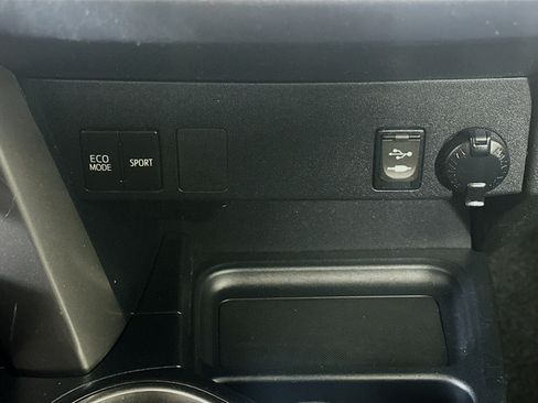 Used 2018 Toyota RAV4 LE w/ Carpet Mat Package FWD image 25