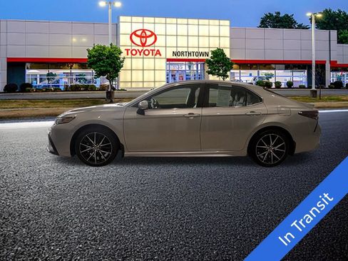 Used 2024 Toyota Camry SE AWD/4WD image 1
