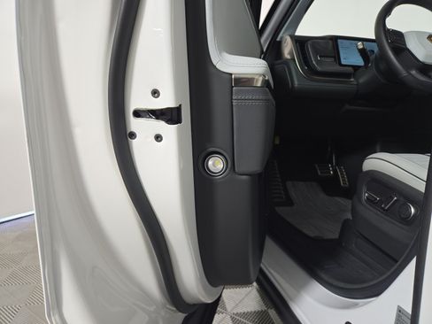 Used 2024 Rivian R1S Adventure AWD/4WD image 32