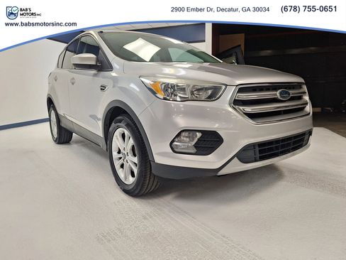 Used 2017 Ford Escape SE FWD image 5