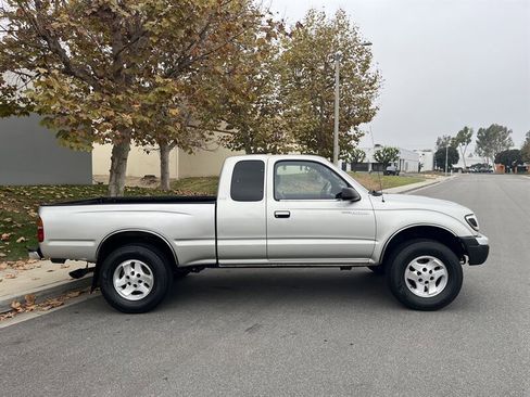 Used 2000 Toyota Tacoma PreRunner image 9