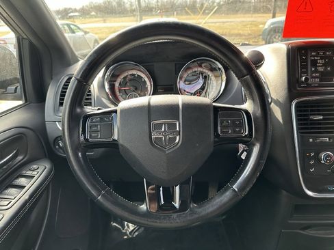 Used 2017 Dodge Grand Caravan SE image 21
