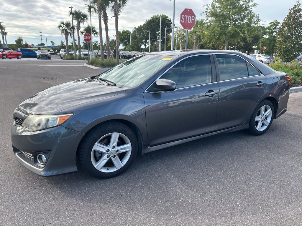 Used 2012 Toyota Camry SE w/ Leather Pkg FWD image 2