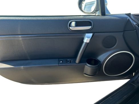 Used 2008 MAZDA MX-5 Miata Grand Touring w/ Premium Pkg image 17