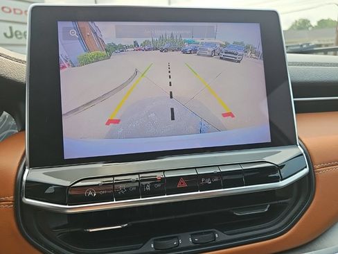 Certified 2023 Jeep Compass Limited AWD/4WD image 33