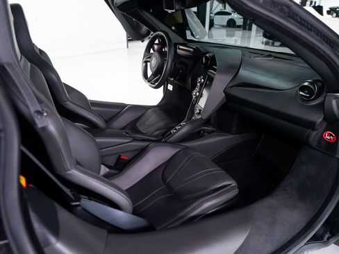 Used 2018 McLaren 720S image 20