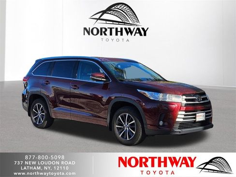 Used 2017 Toyota Highlander XLE image 1