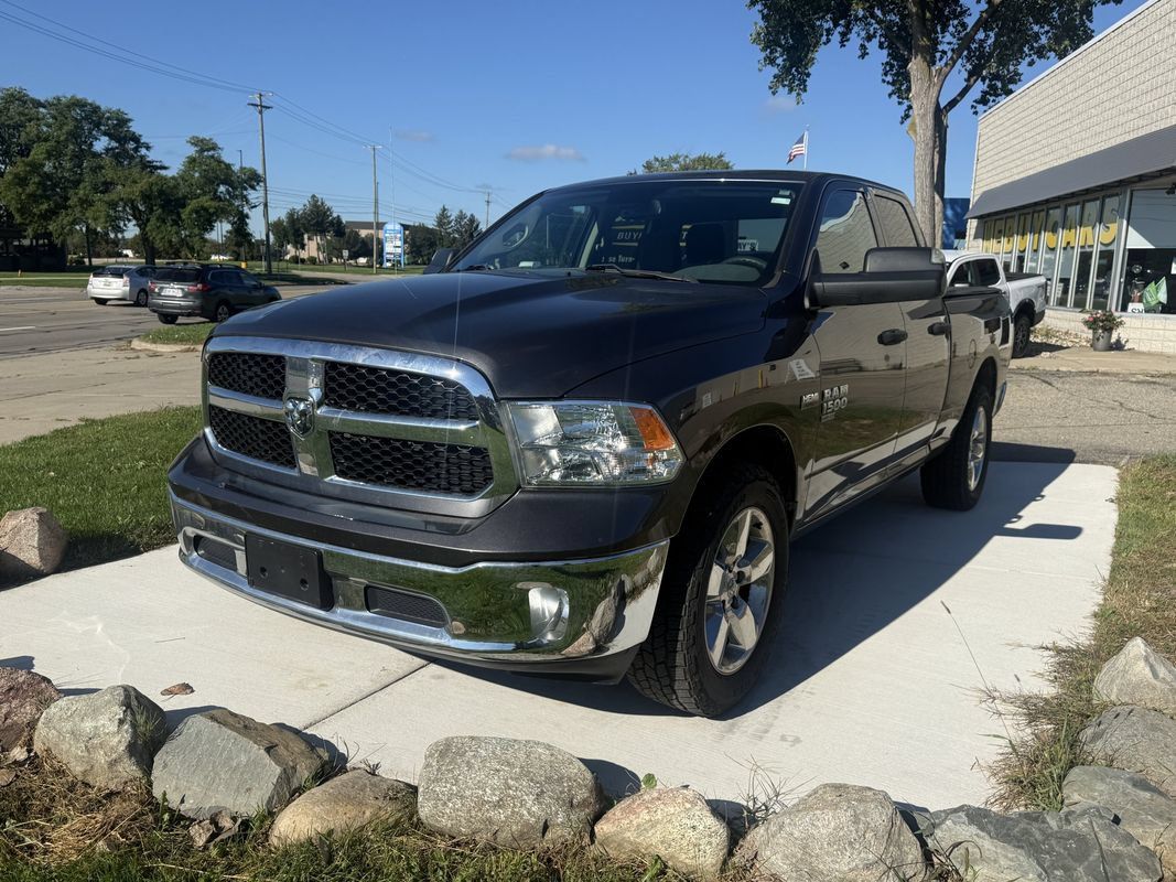 Used 2019 RAM 1500 ST AWD/4WD image 1