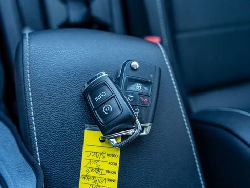 Used 2021 Volkswagen Tiguan SE w/ Panoramic Sunroof Package image 36