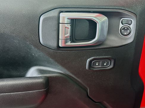 Used 2025 Jeep Wrangler Willys image 15