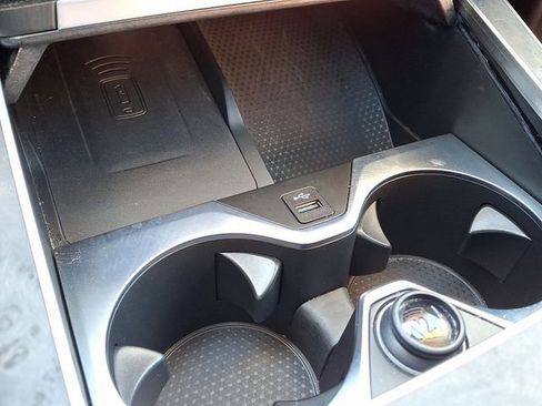 Used 2025 BMW X7 xDrive40i w/ Premium Package image 25