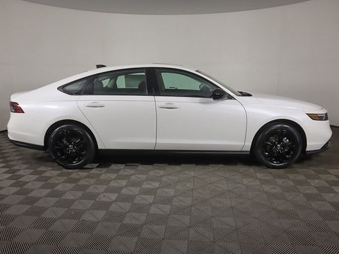 Certified 2025 Honda Accord SE image 18