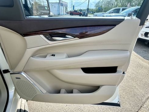Used 2015 Cadillac Escalade Luxury AWD/4WD image 18