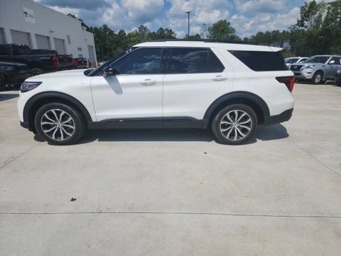 Used 2025 Ford Explorer ST-Line AWD/4WD image 9