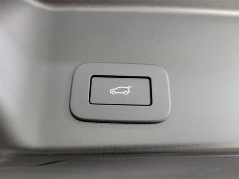 New 2025 Land Rover Range Rover Evoque S image 30