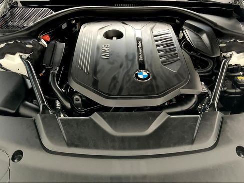 Used 2017 BMW 740i RWD image 31