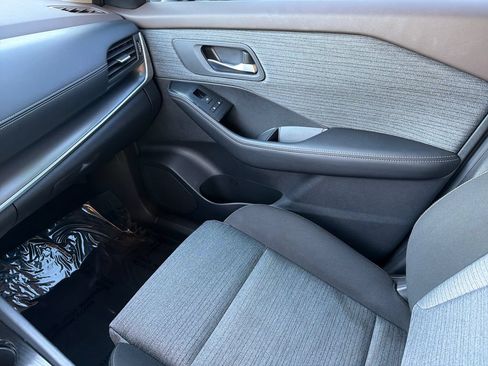 Used 2023 Nissan Rogue SV FWD image 30