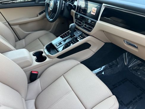 Certified 2026 Porsche Macan AWD/4WD image 17