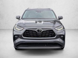 Used 2024 Toyota Highlander Platinum FWD video 2