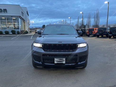 New 2025 Jeep Grand Cherokee L Altitude image 9