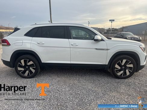 Used 2024 Volkswagen Atlas Cross Sport SE w/ Panoramic Sunroof Package image 6