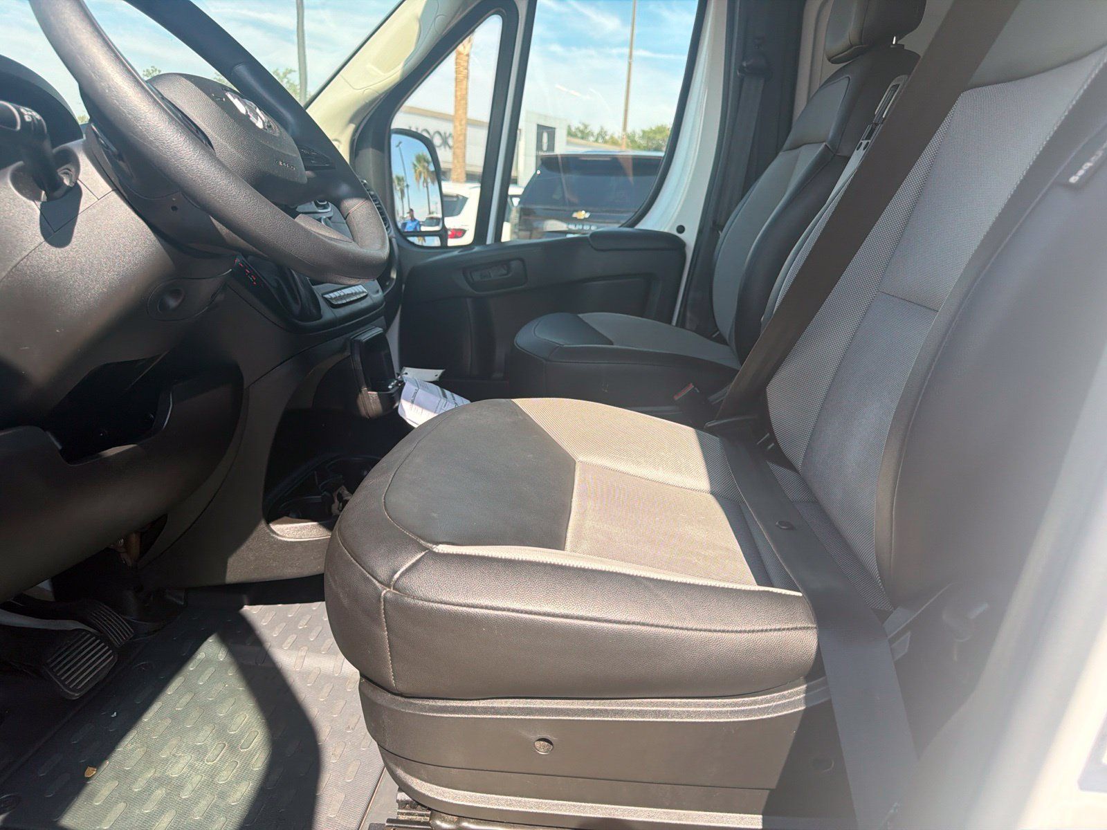 Used 2025 RAM ProMaster 2500 w/ Convenience Group FWD image 14