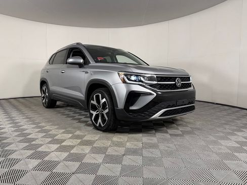 Used 2023 Volkswagen Taos SEL AWD/4WD image 3