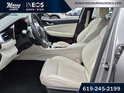Used 2024 Genesis G70 2.5T RWD image 13