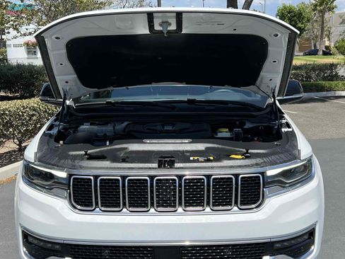 Used 2024 Jeep Wagoneer L Series II RWD image 44