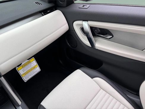 Used 2025 Land Rover Discovery Sport Dynamic SE image 14