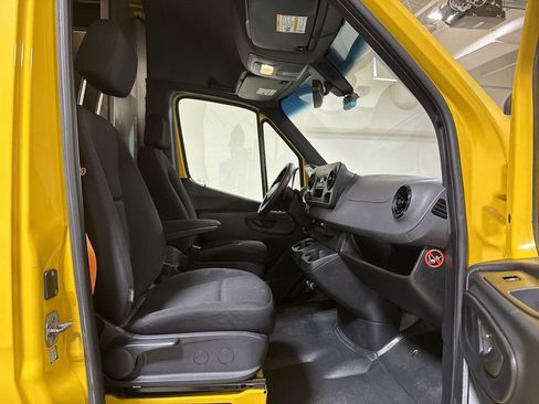 Used 2020 Mercedes-Benz Sprinter 2500 image 21