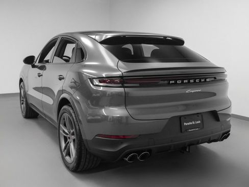 Certified 2025 Porsche Cayenne image 3