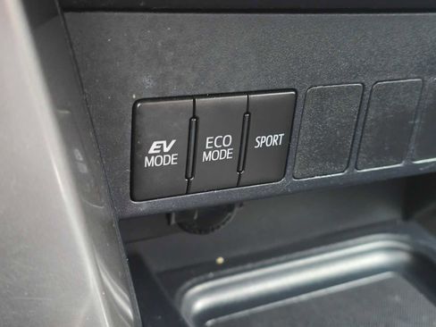 Used 2018 Toyota RAV4 XLE image 38