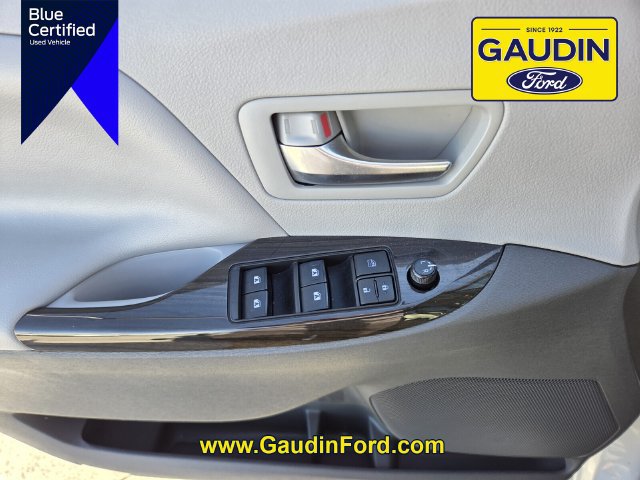 Used 2020 Toyota Sienna XLE w/ XLE Navigation Package FWD image 18