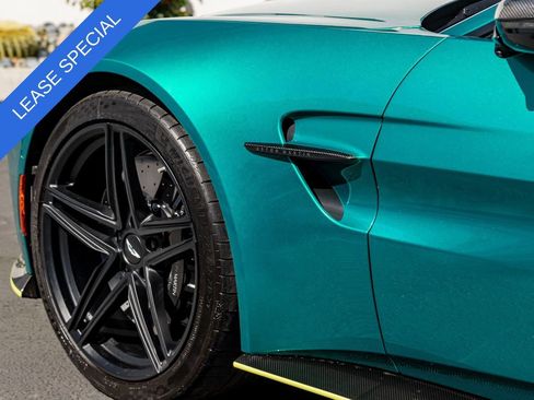 Used 2025 Aston Martin V8 Vantage Coupe RWD image 9