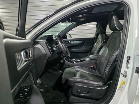 Used 2021 Volvo XC40 P8 Recharge w/ Advanced Package image 13