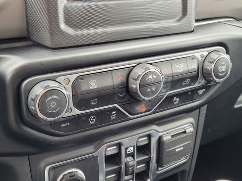 Used 2021 Jeep Wrangler Unlimited Sport image 24