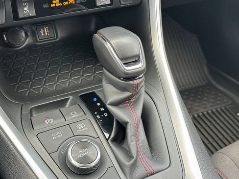 Used 2025 Toyota RAV4 SE AWD/4WD image 21