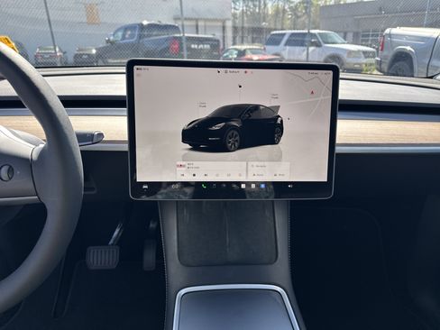 Used 2024 Tesla Model Y Long Range image 25