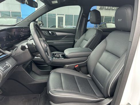 Used 2025 Buick Enclave Sport Touring w/ Power Package image 8