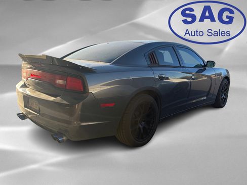 Used 2014 Dodge Charger SE image 3